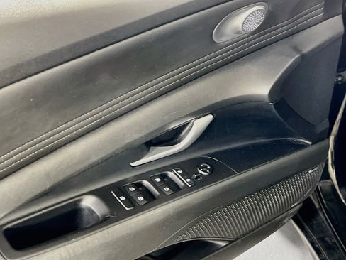 Used 2023 Hyundai Elantra Limited FWD image 18