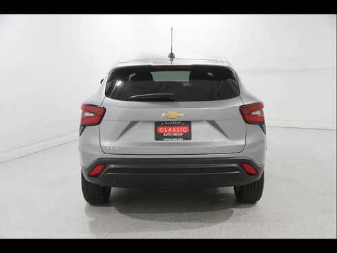 Certified 2024 Chevrolet Trax LS w/ LS Convenience Package FWD image 19