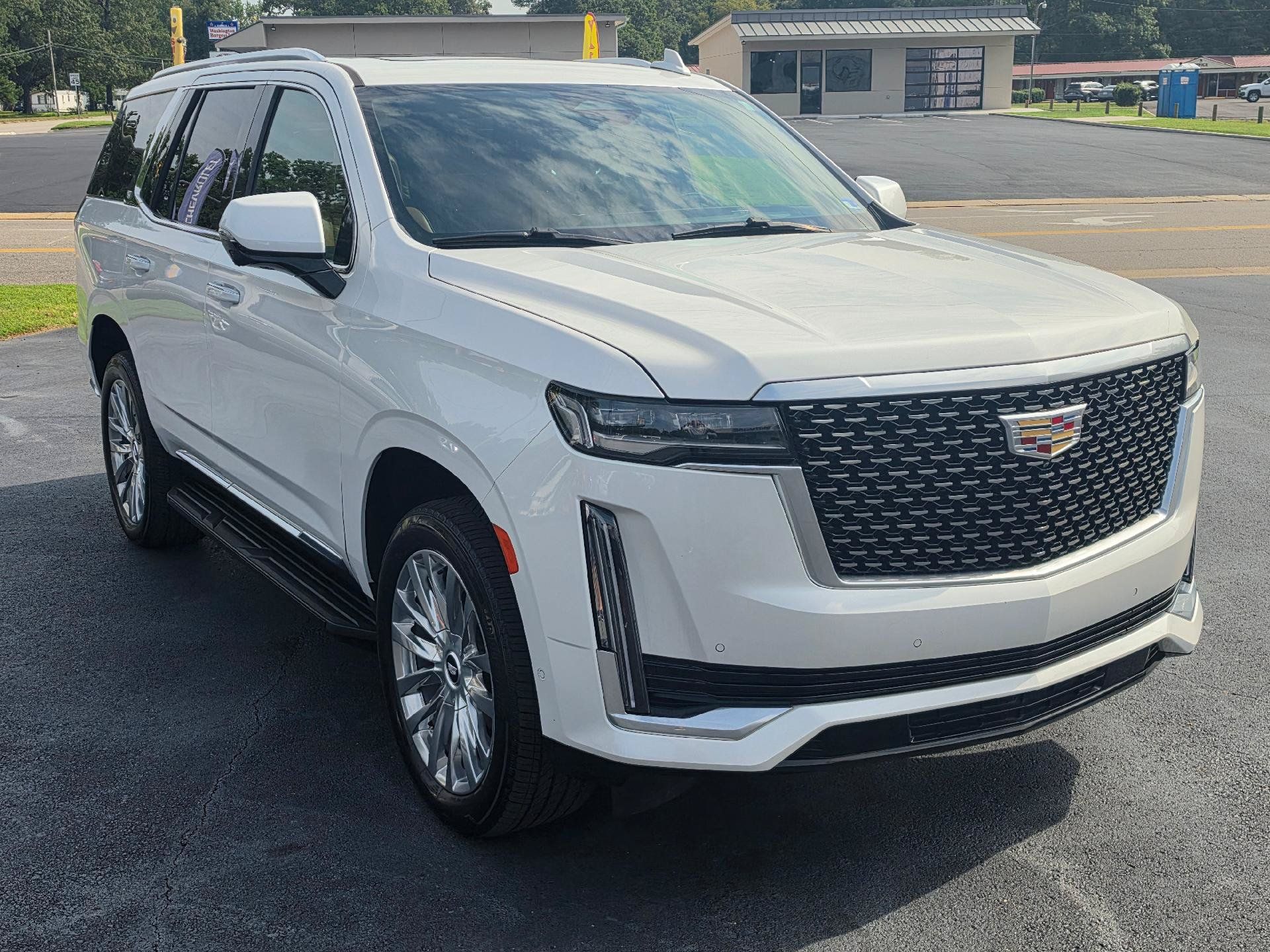 Used 2022 Cadillac Escalade Premium Luxury AWD/4WD image 6