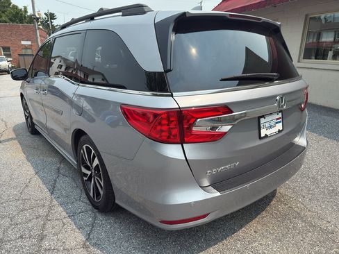 Used 2018 Honda Odyssey Elite image 3