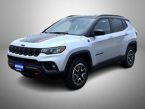 Used 2025 Jeep Compass Trailhawk AWD/4WD image 1