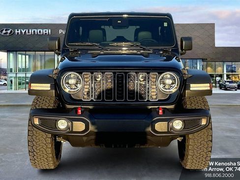 Used 2025 Jeep Wrangler Unlimited Rubicon w/ Technology Group image 3