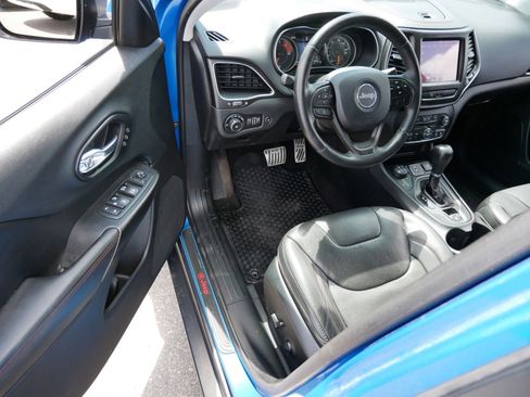 Used 2019 Jeep Cherokee Trailhawk AWD/4WD image 11