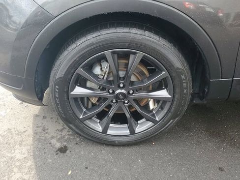 Used 2018 Ford Explorer XLT w/ Equipment Group 202A FWD image 4