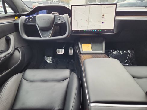 Used 2021 Tesla Model S Plaid image 4