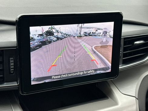 Used 2022 Ford Explorer XLT w/ Equipment Group 202A image 21