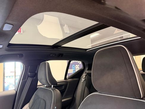 Used 2021 Volvo XC40 T4 R-Design w/ Advanced Package image 20