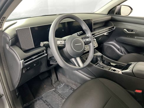 Used 2025 Hyundai Tucson SE AWD/4WD image 9