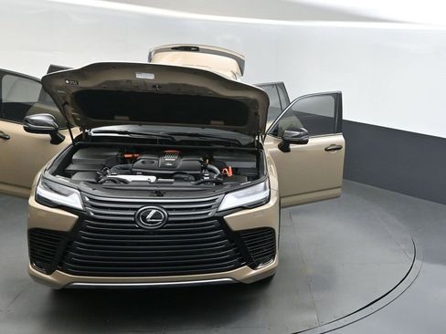 Used 2025 Lexus LX 700h Overtrail image 55