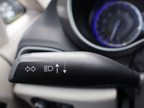 Used 2023 Chrysler Pacifica Touring-L FWD image 39