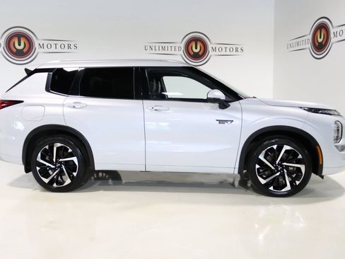 Used 2024 Mitsubishi Outlander 4WD Plug-In Hybrid image 35