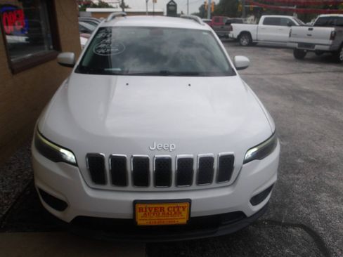 Used 2019 Jeep Cherokee Latitude w/ Cold Weather Group FWD image 2