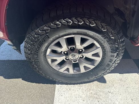 Used 2017 Toyota Tacoma SR5 w/ Tow Package AWD/4WD image 15