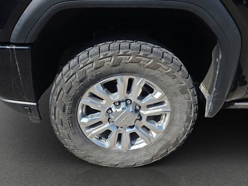 Used 2022 GMC Sierra 2500 Denali w/ Denali Black Diamond Edition AWD/4WD image 4