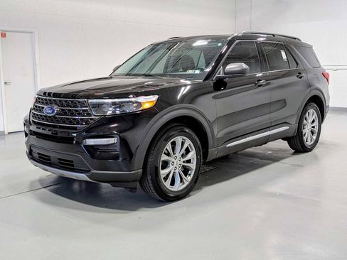 Used 2023 Ford Explorer XLT w/ Equipment Group 202A AWD/4WD image 1