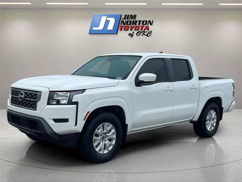Used 2022 Nissan Frontier SV image 1