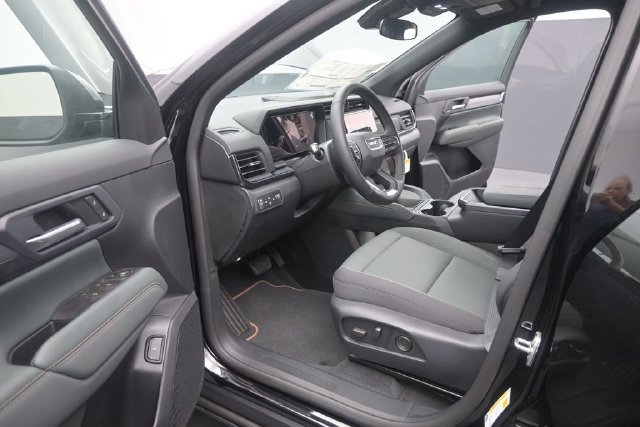New 2026 GMC Terrain AT4 w/ LPO, Black Badging Package AWD/4WD image 9