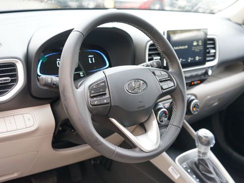 Certified 2025 Hyundai Venue SEL image 9