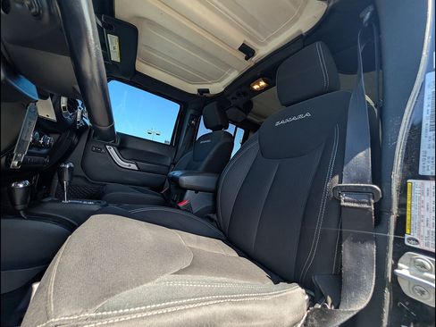 Used 2017 Jeep Wrangler Unlimited Sahara AWD/4WD image 26