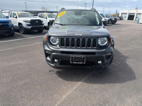 Used 2022 Jeep Renegade Latitude w/ Convenience Group AWD/4WD image 2