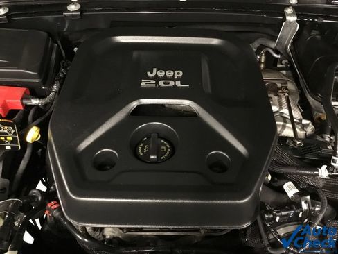 Used 2022 Jeep Wrangler Unlimited Sahara w/ Cold Weather Group AWD/4WD image 45