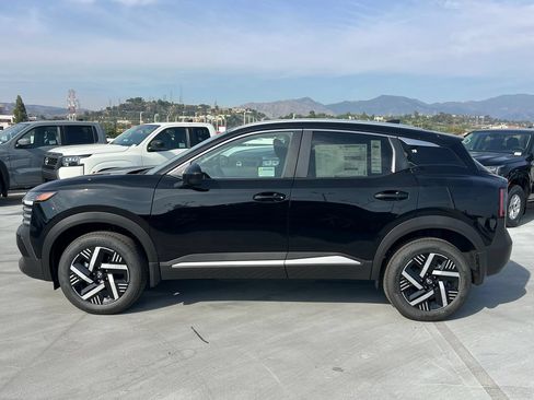 New 2026 Nissan Kicks SV w/ Interior Electronics Package FWD image 3