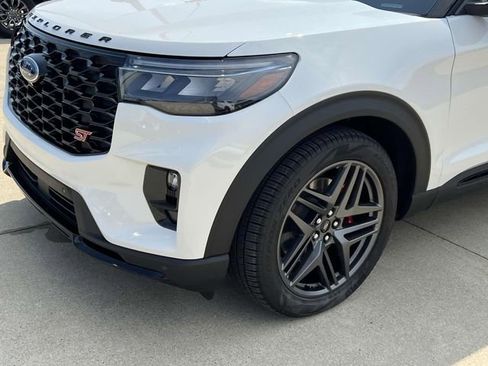 Used 2025 Ford Explorer ST w/ Sun And Sound Package image 9