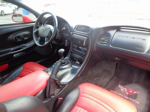 Used 2001 Chevrolet Corvette Coupe w/ Preferred Equipment Group2 image 10