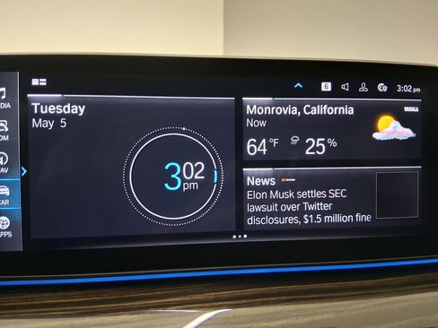 Used 2023 BMW 530e w/ Premium Package RWD image 28