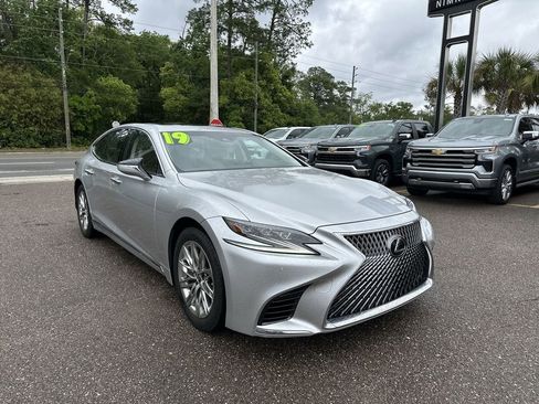 Used 2019 Lexus LS 500 w/ Accessory Package (Z2) RWD image 10