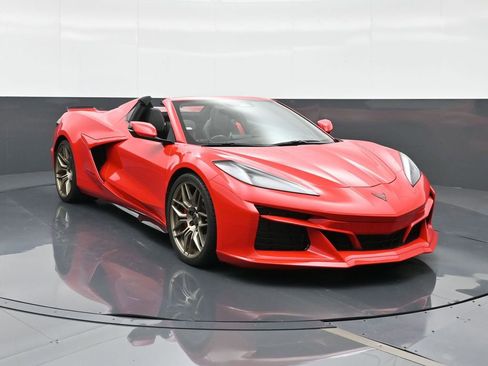 Used 2025 Chevrolet Corvette Z06 RWD image 4