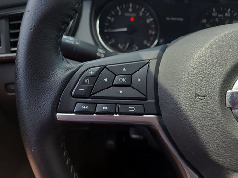 Used 2020 Nissan Rogue SV FWD image 28
