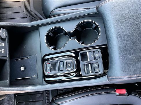 Used 2025 Honda Pilot TrailSport image 16