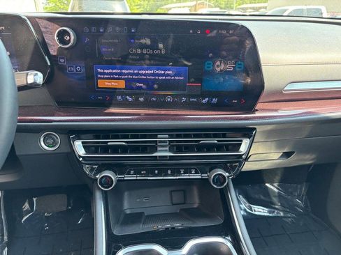 Used 2024 Chevrolet Traverse RS w/ LPO, Floor Liner Package AWD/4WD image 17