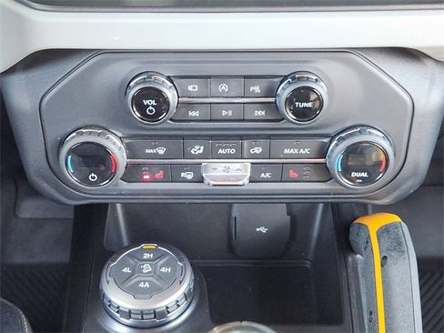 Used 2021 Ford Bronco Badlands image 19