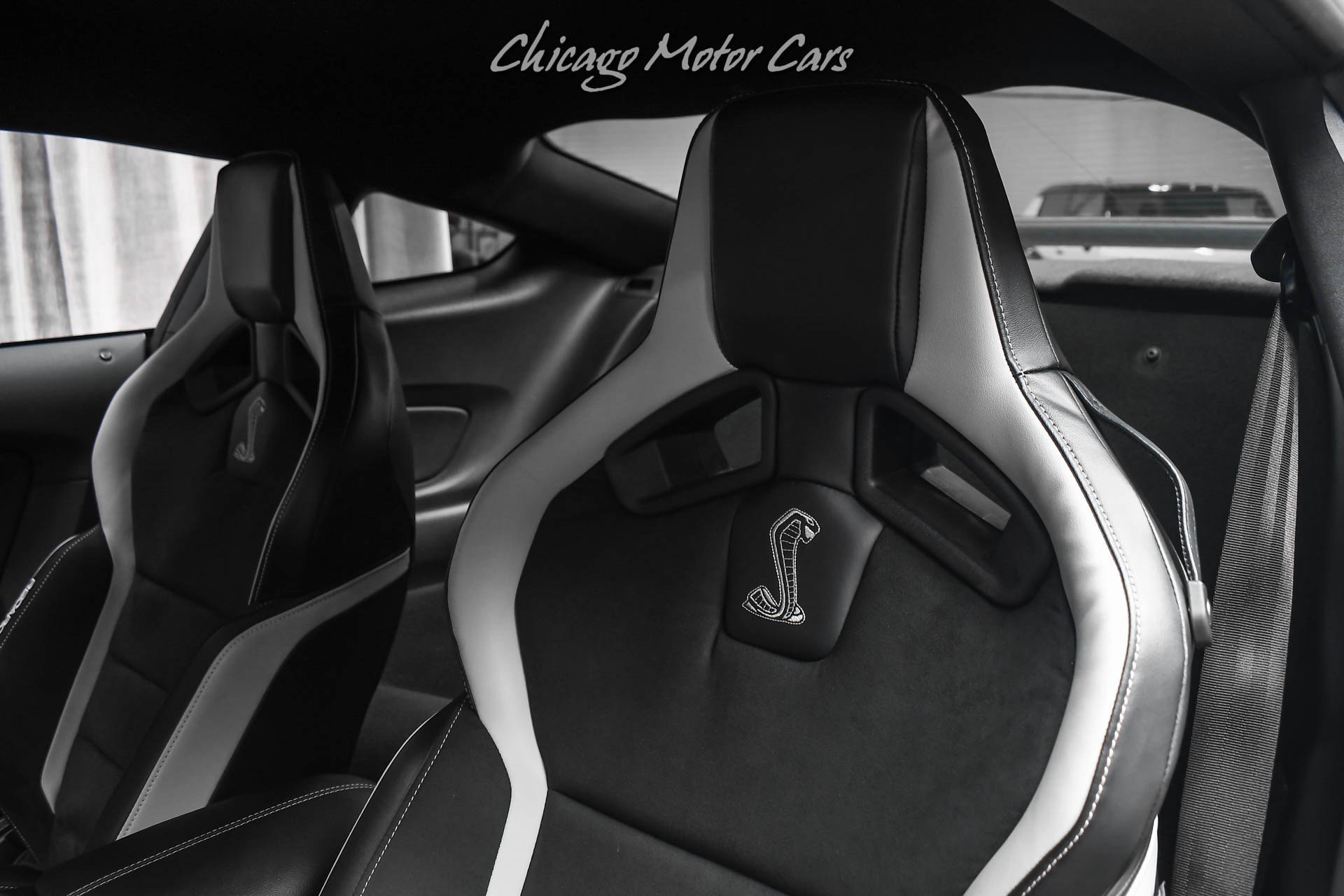 Used 2022 Ford Mustang Shelby GT500 w/ Carbon Fiber Track Pack RWD image 31