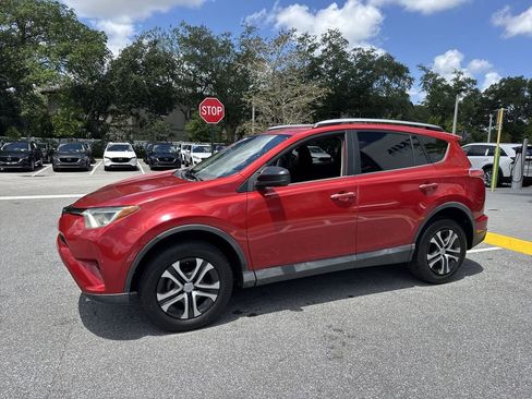 Used 2017 Toyota RAV4 LE FWD image 10