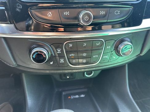 Used 2023 Chevrolet Traverse LT FWD image 10