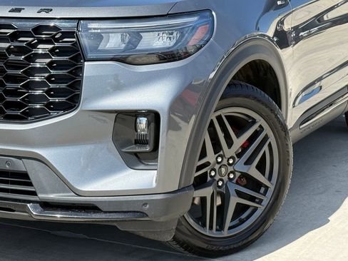 Used 2025 Ford Explorer ST-Line w/ ST-Line Street Pack AWD/4WD image 2