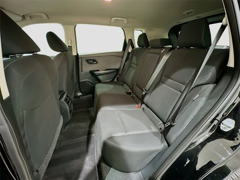 Used 2023 Nissan Rogue S image 23