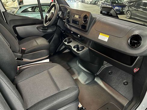 Used 2025 Mercedes-Benz Sprinter 2500 image 11