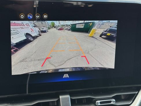 Used 2025 Chevrolet Equinox LT AWD/4WD image 24