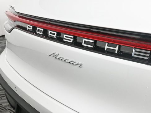 Certified 2025 Porsche Macan image 36