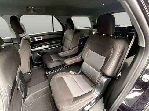 Used 2023 Ford Explorer XLT RWD image 28