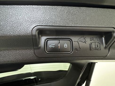 Used 2022 Ford Explorer Platinum w/ Equipment Group 601A AWD/4WD image 32