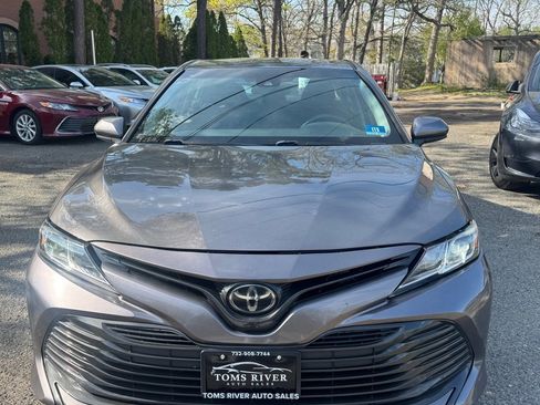 Used 2018 Toyota Camry LE FWD image 8