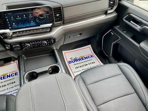 Used 2025 Chevrolet Silverado 2500 LTZ w/ LTZ Convenience Package image 25