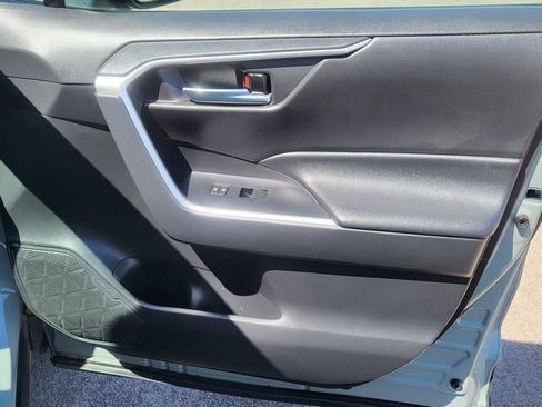 Used 2021 Toyota RAV4 XLE w/ Convenience Package FWD image 17