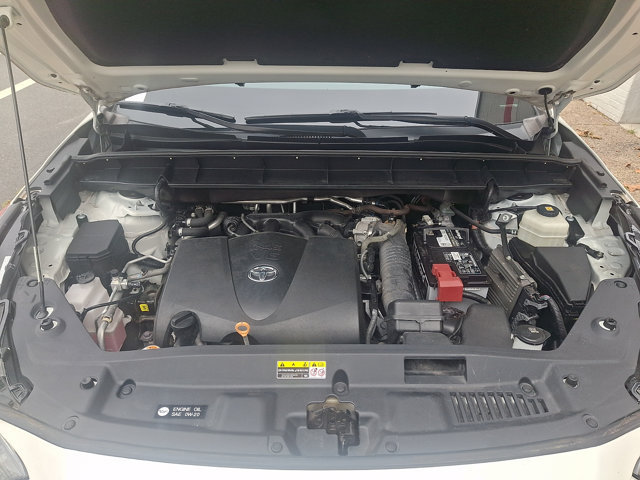 Used 2020 Toyota Highlander XLE AWD/4WD image 29