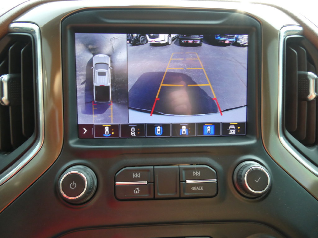 Used 2021 Chevrolet Silverado 1500 High Country w/ Technology Package AWD/4WD image 32